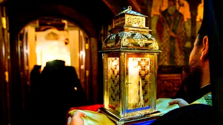 În Sâmbăta Mare, Sfânta Lumină de la Ierusalim ajunge la Patriarhie