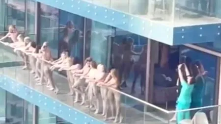 Fotomodele goale pe balcon, arestate în Dubai (VIDEO)