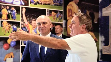 Întâlnire la Constanța: Premierul Ilie Bolojan, vizită la Academia de Fotbal „Gheorghe Hagi”