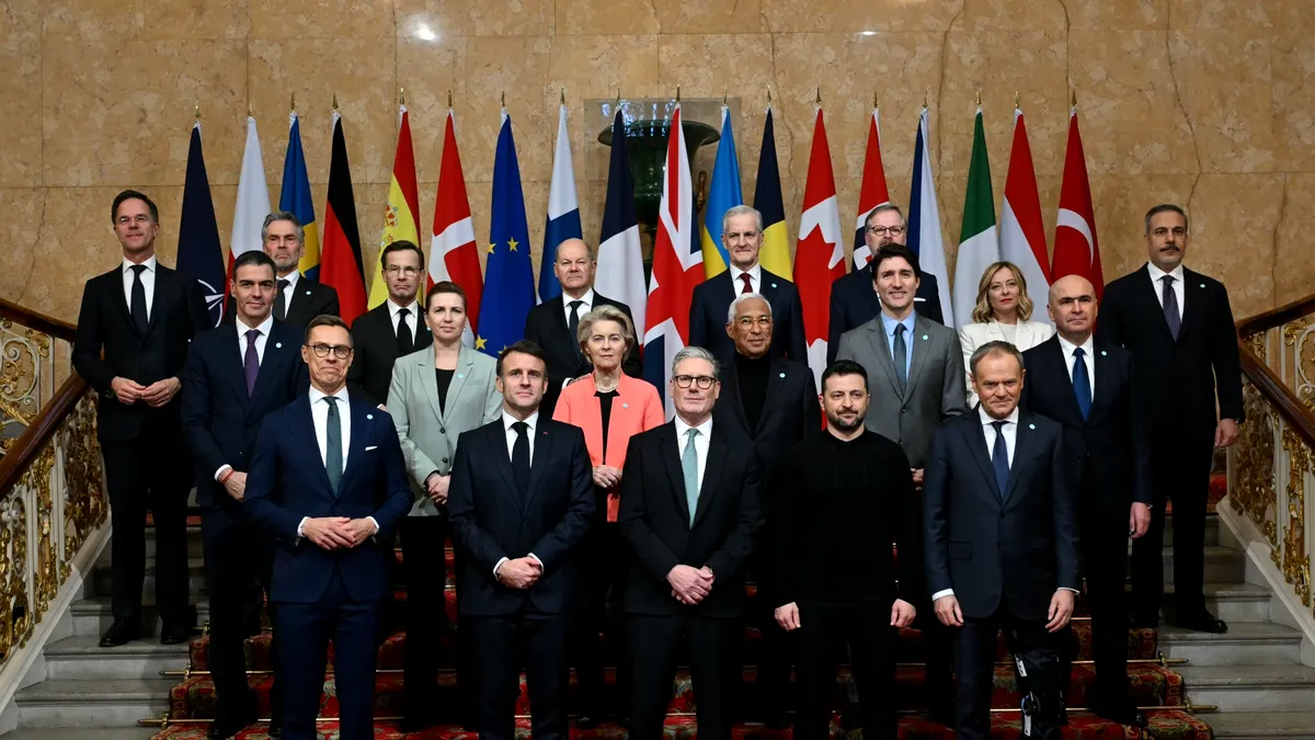 Londra neagă existența planului de armistițiu în Ucraina anunțat de președintele francez