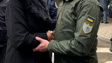 Comisarul european pentru afaceri interne s-a întâlnit cu guvernatorul din Cernăuți în tabăra de refugiaţi de la Siret