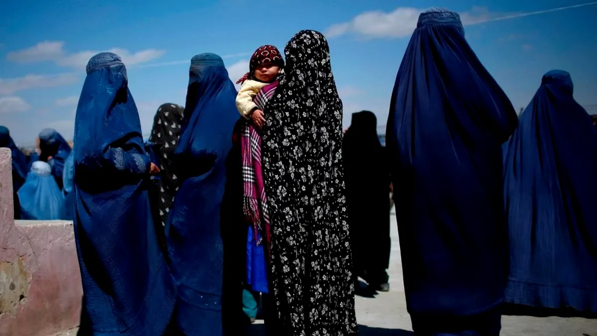 CJUE a decis: Interzicerea purtării vălului islamic la muncă nu e discriminare