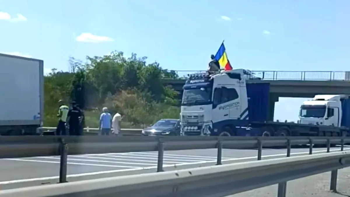 Cei doi șoferi de TIR care au blocat Autostrada A1 riscă închisoarea de la 3 luni la 2 ani