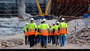 Amenzi uriașe pentru românii care construiesc fără autorizație. Sancțiuni de până la 100.000 de lei