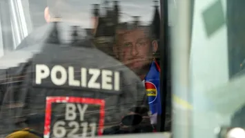 Doi români reținuți la München: Incident cu torțe înaintea meciului cu Olanda