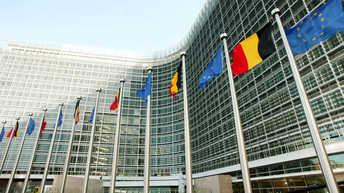 Comisia Europeană cere „imposibilul”: banii înaintea creșterilor salariale. CASS ar putea fi extinsă și la pensii