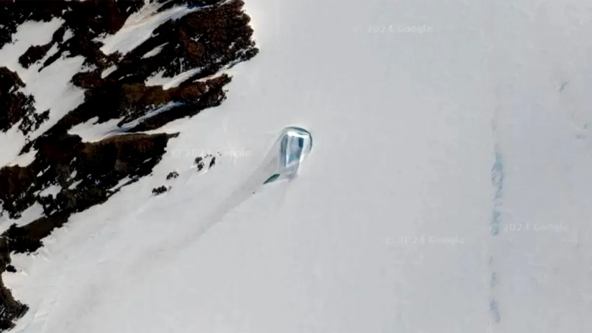 Poarta misterioasă din Antarctica: un portal spre Necunoscut sau o simplă iluzie optică?