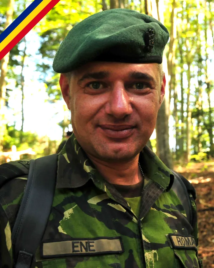 Micii cercetași au învățat de la Leo cum să se orienteze. Inclusiv în viață / Foto: Ministerul Apărării Naționale / Facebook