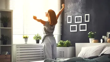 Cum să-ți aranjezi patul pentru a atrage prosperitatea financiară. Sfaturi din Feng Shui