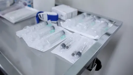 Peste 1.000 de doze de vaccin anti-COVID au fost irosite în România