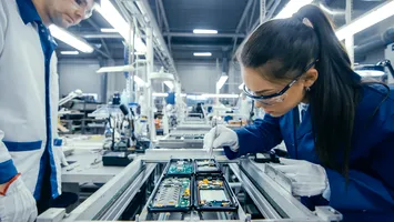 Industria prelucrătoare din România crește ca rezultat al politicii de investiții impusă de PSD la guvernare