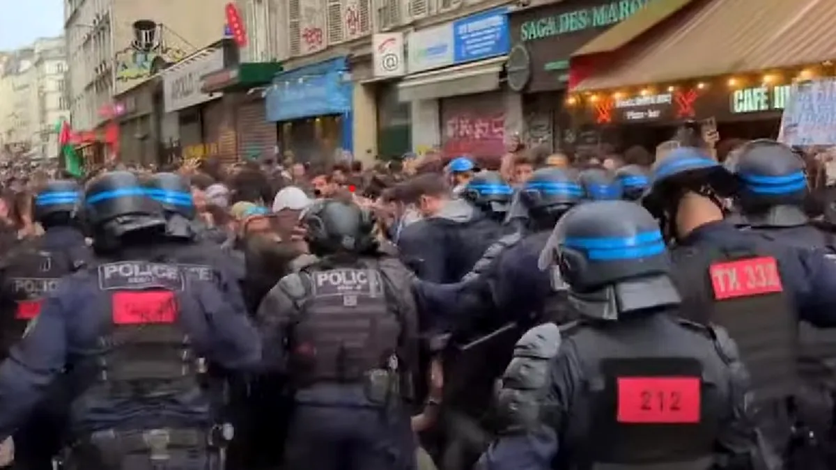 Haos în capitala Franței. Parisul, luat cu asalt de protestatari pro-Palestina VIDEO