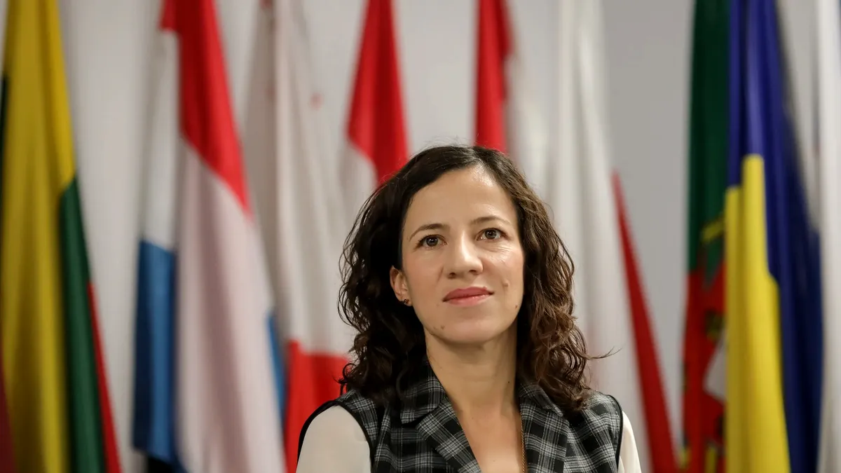 Situație controversată la audierea Roxanei Mînzatu în PE. Europarlamentarii români îi susțin în continuare candidatura