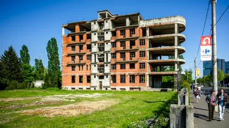 Case promise, șantiere abandonate. Percheziții într-un dosar de înșelăciune de 1,6 milioane de lei