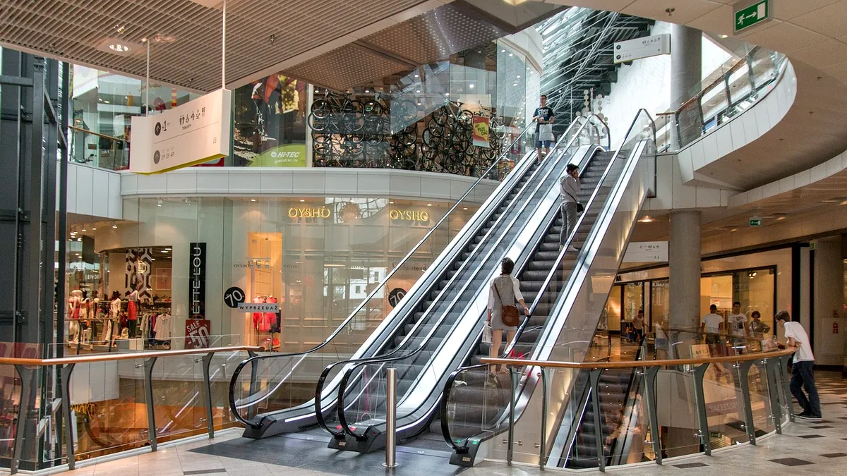 Temu şi Shein au dat lovitura de graţie unui retailer american de modă, prezent timp de 5 ani şi în mall-uri din România