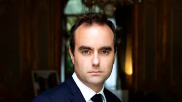 Criză fără precedent în Franţa. Noul premier şi-a dat demisia după nici o lună de la numire