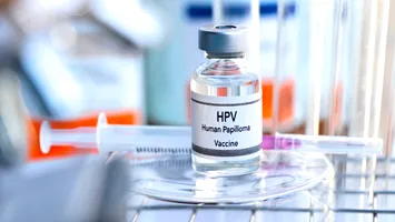 Vaccinarea gratuită anti-HPV va fi extinsă la fete și băieți. Legea a fost adoptată!