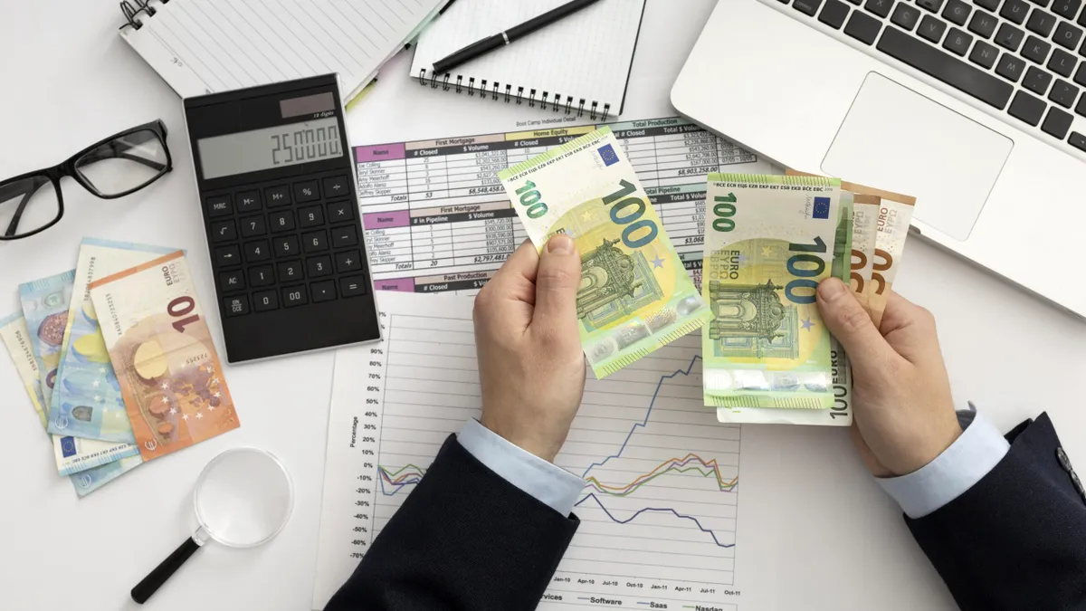 Care sunt județele cu cele mai mari salarii. Cu cât a crescut salariul mediu în întreaga țară în 2024