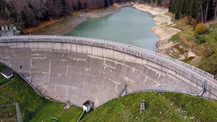 Reîncep lucrările la un baraj abandonat de cinci decenii