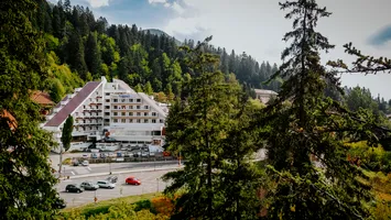 ANPC a închis 30 de camere de 2 stele ale Hotelului Tuşnad, care va funcţiona în 2025 numai cu camerele de 3 stele
