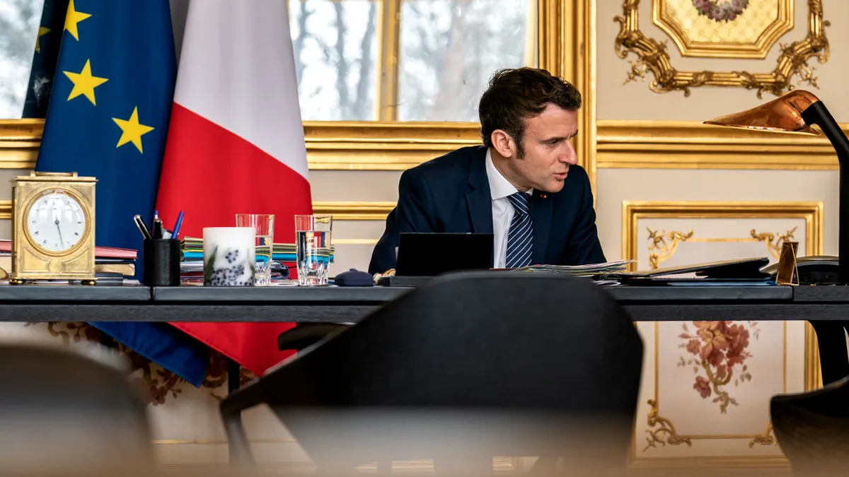 Zelenski l-a invitat pe Macron în Ucraina