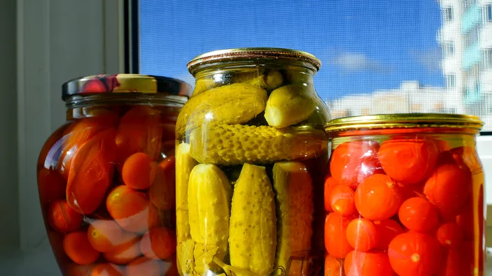 Sterilizarea borcanelor pentru conserve: cele două metode recomandate de un chef și temperatura corectă la cuptor