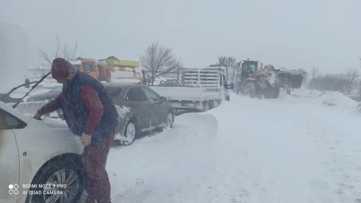 Pacienți cu dializă, blocați în ambulanță din cauza viscolului și a ninsorii