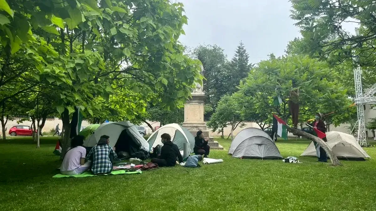 Universitatea din București notifică protestatarii să părăsească campusul: vandalism, anarhie și nevoia de ordine