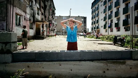 Tribunalul Maramureș decide demolarea zidului de segregare pentru comunitatea romă din Baia Mare