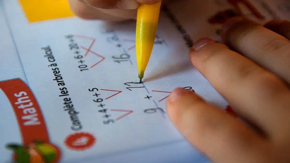 Aproximativ un milion de elevi au pierdut 6 luni de şcoală online