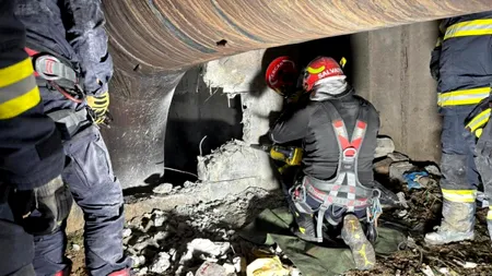 Intervenție de urgență! Un tânăr este blocat de 2 zile într-un canal din Sectorul 5