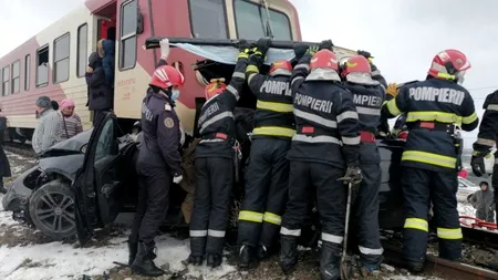 Accident grav în Iași: Doi oameni au murit după ce o mașină a fost lovită de tren