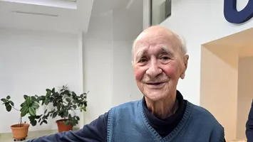 „Nu țin cu niciun partid, ci cu România” – apelul emoționant al lui Toma Kassovitz, supraviețuitor al Holocaustului, către tinerii României