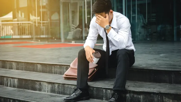 Românii strâng cureaua: ies mai rar la restaurant, schimbă brandurile și caută reduceri, după scumpiri