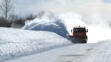 Brașov: Zăpada a pus deja stăpânire pe drumurile naționale și autostrăzile din centrul țării