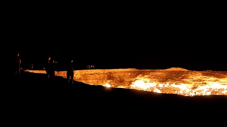 „Porțile Iadului” se închid după jumătate de secol: Turkmenistan reduce incendiul care a ars neîncetat 50 de ani