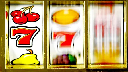 Sloturi cu tematică fructe vs. sloturi moderne – pe care le preferi?