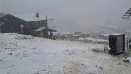 Natura s-a supărat pe români: ploi torențiale, cutremur și prima ninsoare, în aceeași zi!