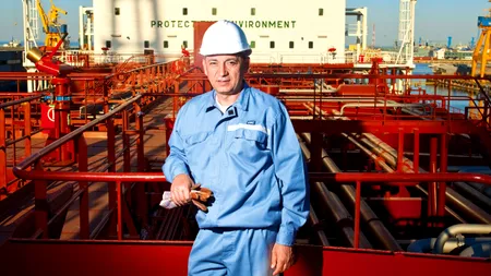 Românul care face milioane din transportul de petrol rusesc în plin război