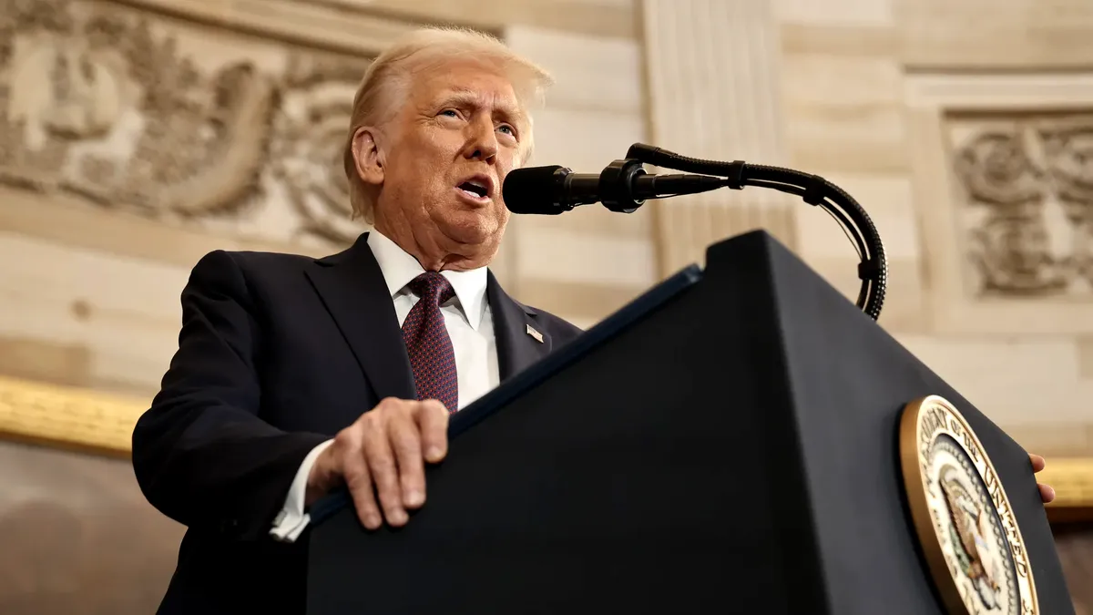 Criptomoneda TRUMP, vizată de acuzații privind încălcarea legii federale: „Există riscul de a fi achiziționată anonim de actori statali”