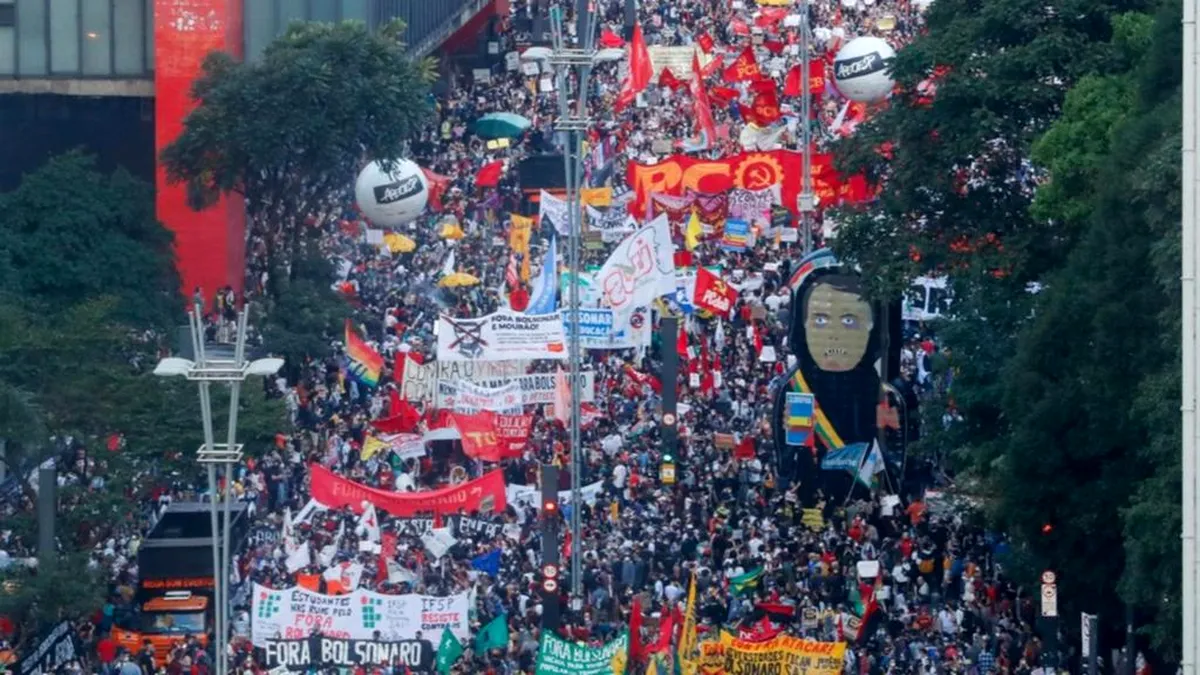 Zeci de mii de brazilieni au protestat față de președintele Bolsonaro și de modul cum a gestionat pandemia