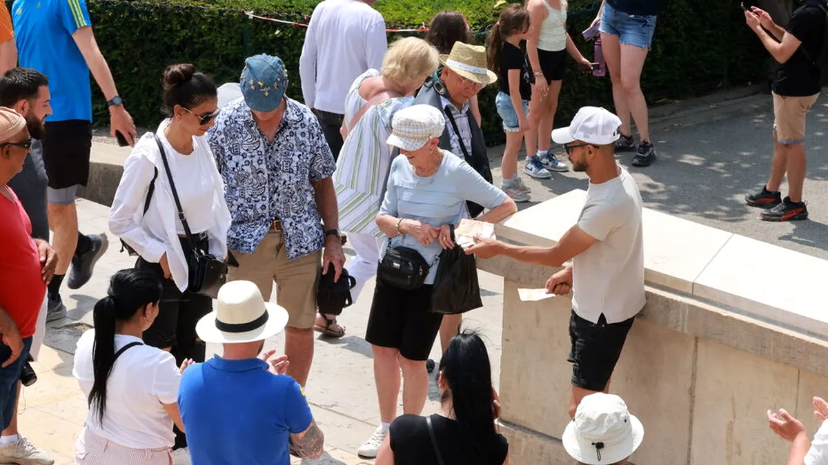 Ultimul clan românesc de ”alba-neagra” de la Turnul Eiffel, destructurat de poliția franceză