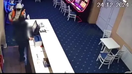 Jaf ca-n filme într-o sală de păcănele din Cluj, sub amenințarea unui pistol de jucărie (VIDEO)