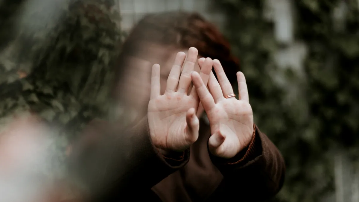 Apel la 112, în miez de noapte. O fetiță de zece ani a sesizat polițiștilor că este sechestatrată