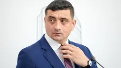 George Simion promite vot disciplinat la moțiune: „Toți parlamentarii AUR vor vota”