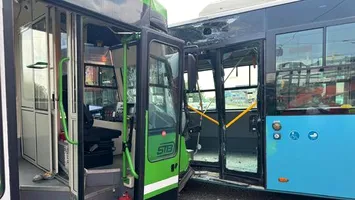 Coliziune între tramvai și autobuz în București: 11 persoane rănite, 6 transportate la spital