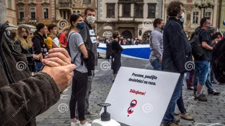 Manifestații anti-restricții la Praga, în timp ce spitalele din Cehia se umplu cu bolnavi COVID-19