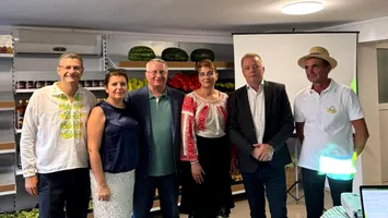 Fermierii s-au unit şi și-au deschis propriul magazin de legume și fructe la Cluj-Napoca