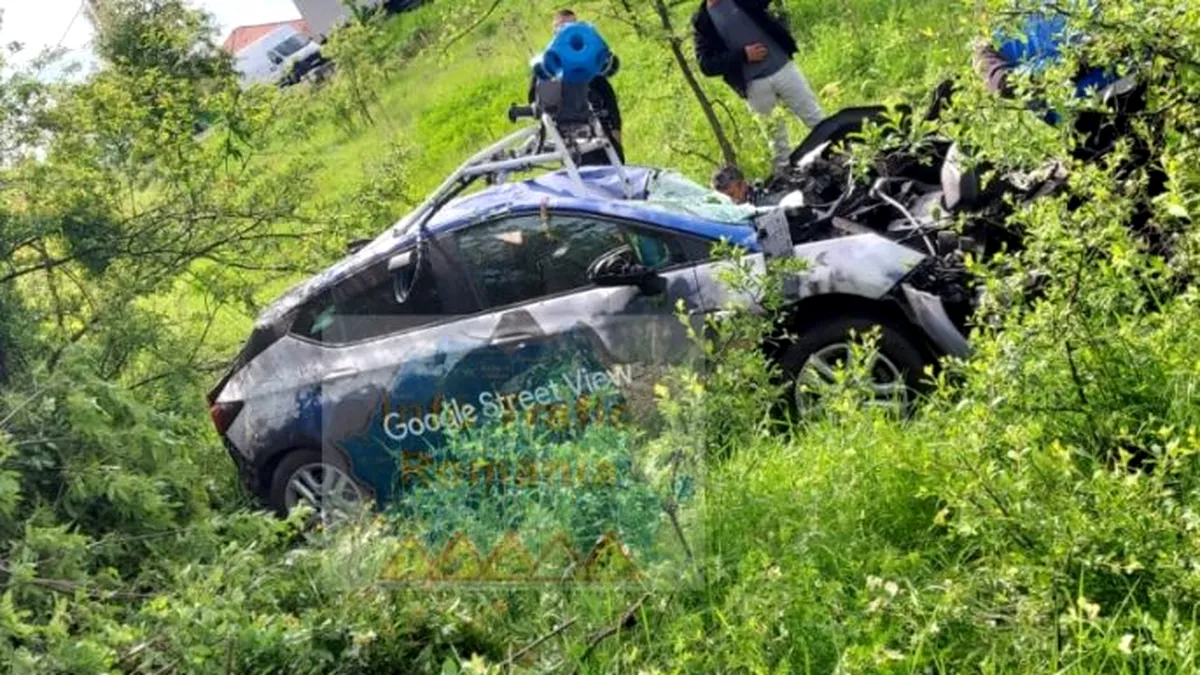 Mașină Google Street View, izbită în plin de tren