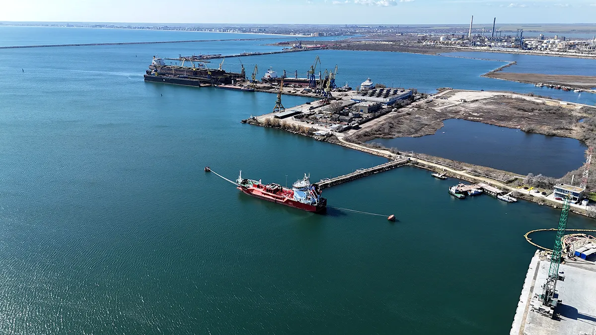 Căutări reluate, la 3 zile după scufundarea remorcherului „Astana” în Portul Midia. 3 marinari, încă dispăruți